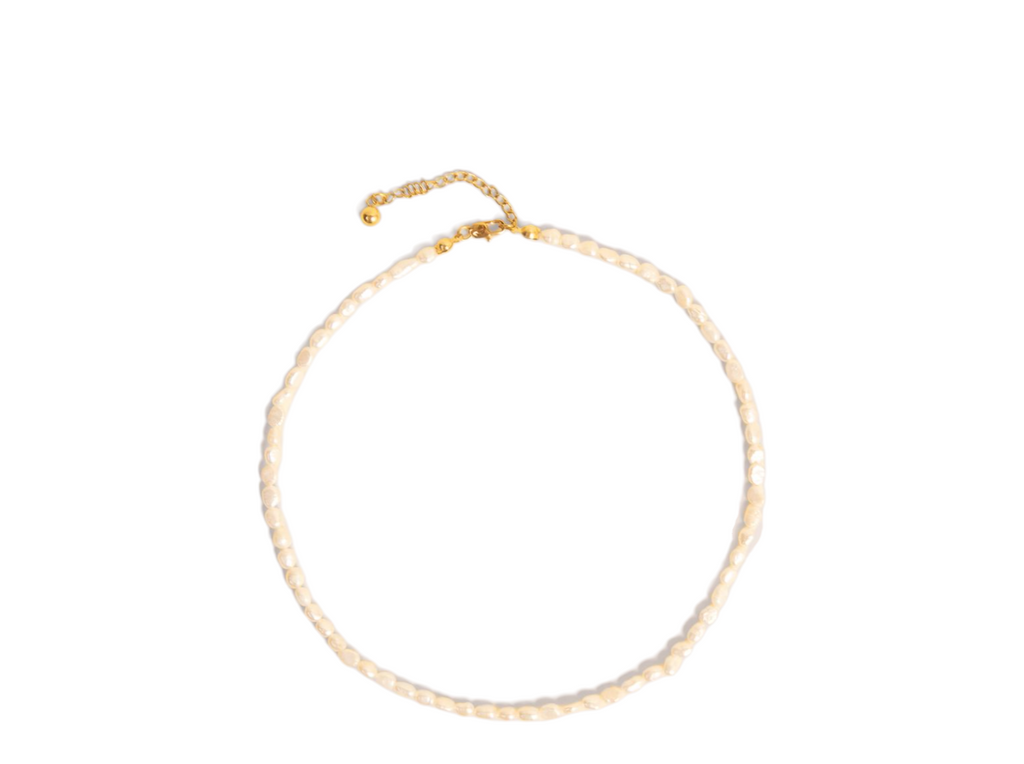 Classic pearl necklace featuring lustrous pearls strung together for a timeless and sophisticated look.