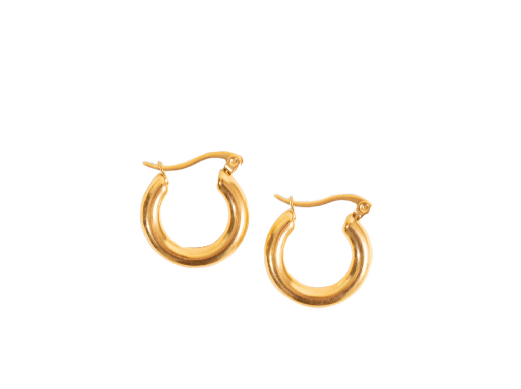 Classic everyday gold hoop earrings, elegantly designed for versatile wear with a lightweight and timeless look.